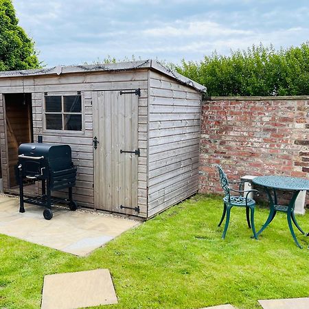 Village Barn Conversion Near York Exteriör bild