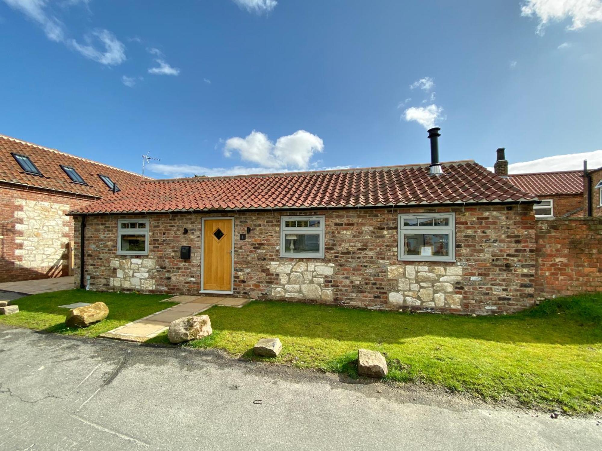 Village Barn Conversion Near York Exteriör bild